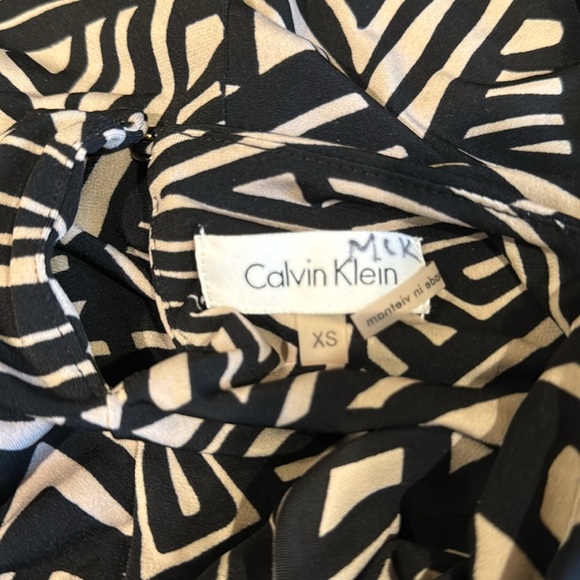 Calvin Klein Geometric Sleeveless Blouse - Picture 7 of 7